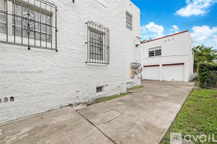 1736 SW 9th St 2 Beds Apartment for Rent - Photo gallery 3