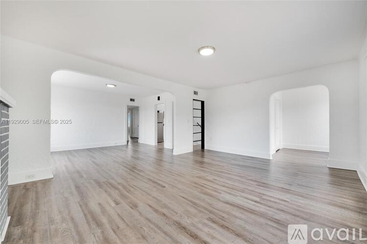 1736 SW 9th St 2 Beds Apartment for Rent - Photo gallery 4