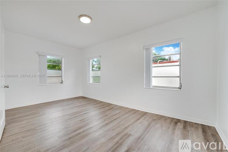 1736 SW 9th St 2 Beds Apartment for Rent - Photo gallery 5