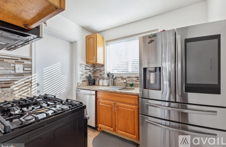 810 Neptune Avenue 3 Beds Townhouse for Rent - Photo gallery 3