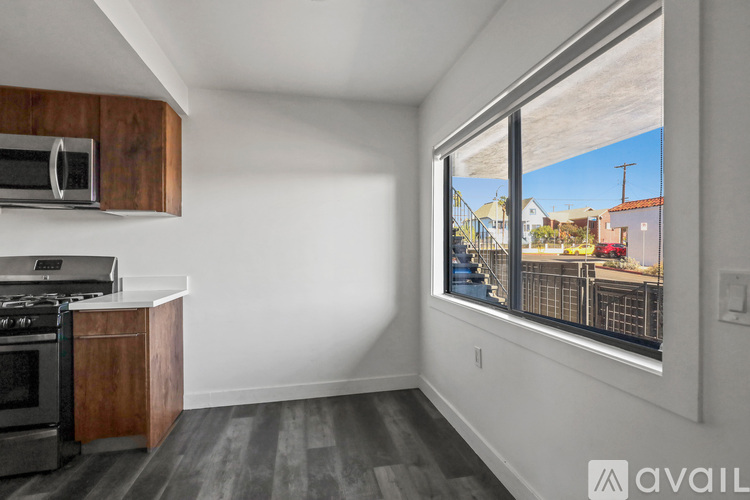 215 S Fickett St 2 Beds Apartment for Rent - Photo gallery 3