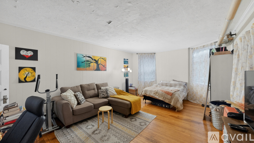 1071 Beacon St Studio Apartment for Rent - Photo gallery 1