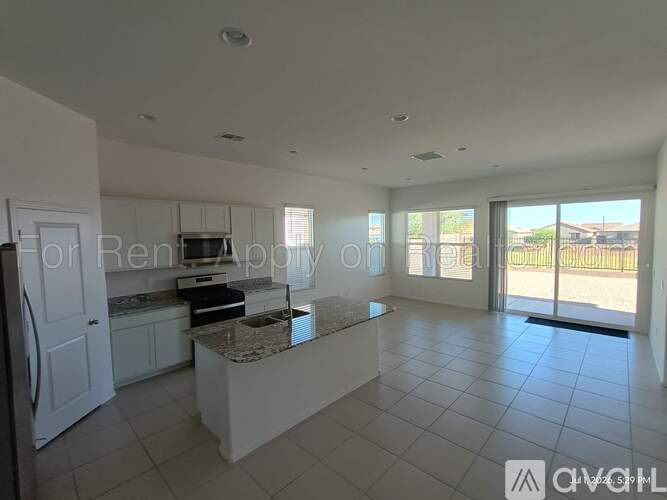 15565 W Desert Hollow Dr 4 Beds Single Family Home for Rent - Photo gallery 2