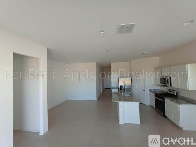 15565 W Desert Hollow Dr 4 Beds Single Family Home for Rent - Photo gallery 3
