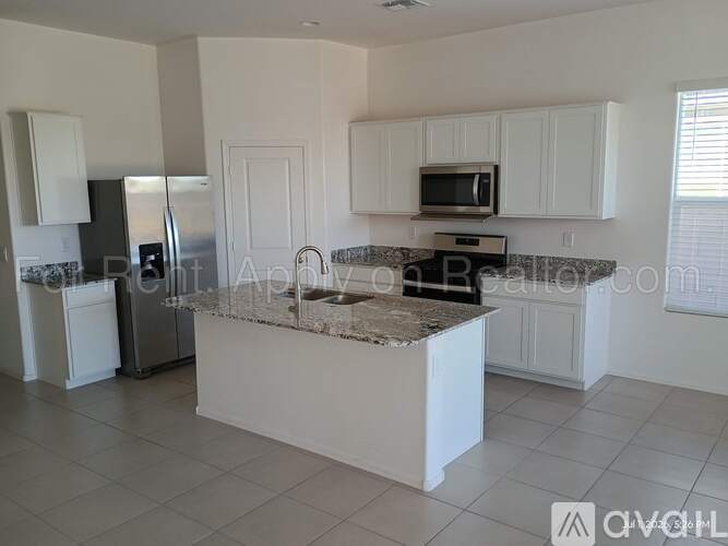 15565 W Desert Hollow Dr 4 Beds Single Family Home for Rent - Photo gallery 4