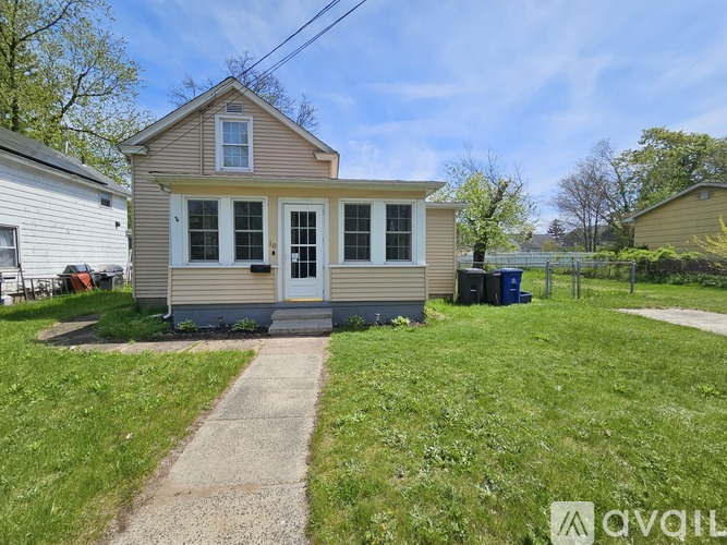 18 Maple St 4 Beds Single Family Home for Rent - Photo gallery 1