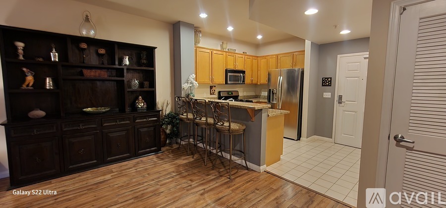 450 J Street 1 Condo for Rent - Photo gallery 4