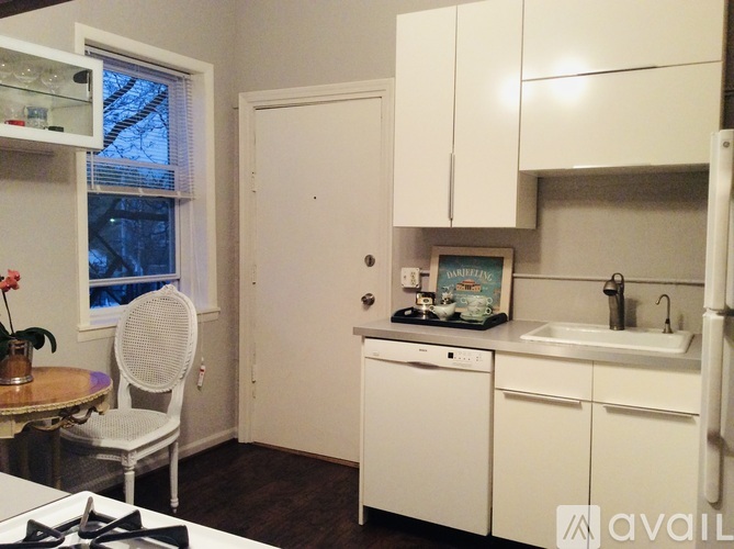 3265 South Archer Avenue 1 Apartment for Rent - Photo gallery 5
