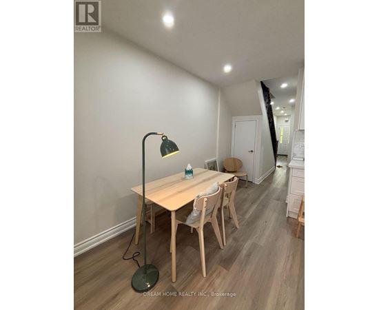 A room with a desk and chairs in it.