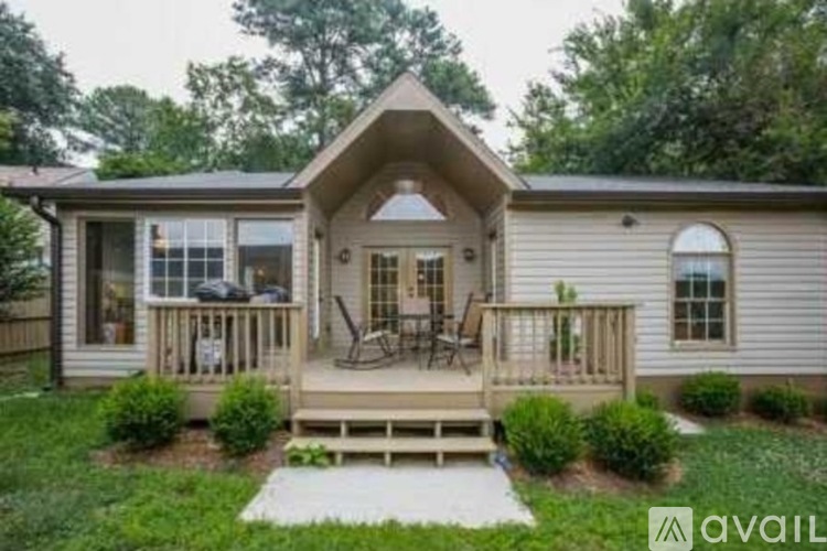2220 Lenox Road Northeast 3 Beds Single Family Home for Rent - Photo gallery 3