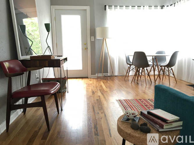 31 NE Going St 1 Single Family Home for Rent - Photo gallery 3