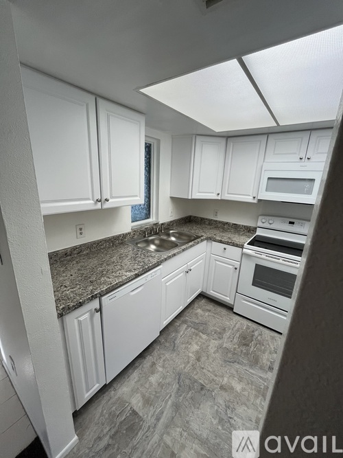 563 Midway Track 2 Beds Condo for Rent - Photo gallery 3