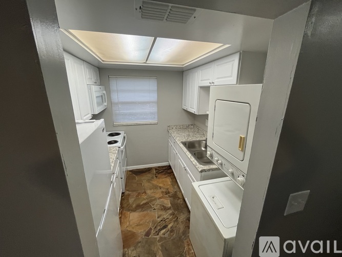 2405 Southeast 16th Avenue 1 Apartment for Rent - Photo gallery 3