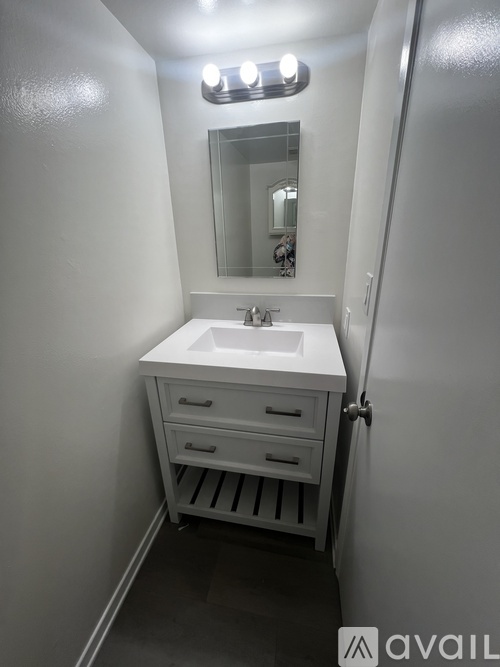 1110 Hingham Ln 2 Beds Single Family Home for Rent - Photo gallery 5