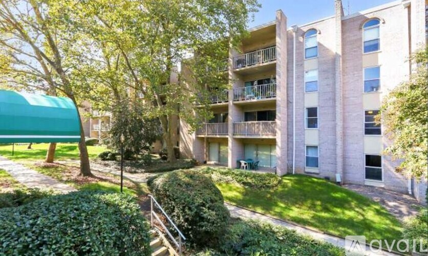 5205 Duke St 2 Beds Condo for Rent - Photo gallery 1