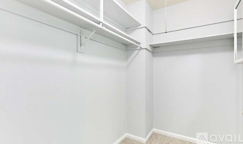 5205 Duke St 2 Beds Condo for Rent - Photo gallery 2