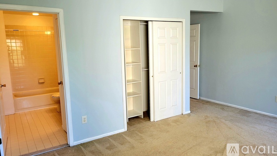 1114 Oakcroft Lane 3 Beds Townhouse for Rent - Photo gallery 3