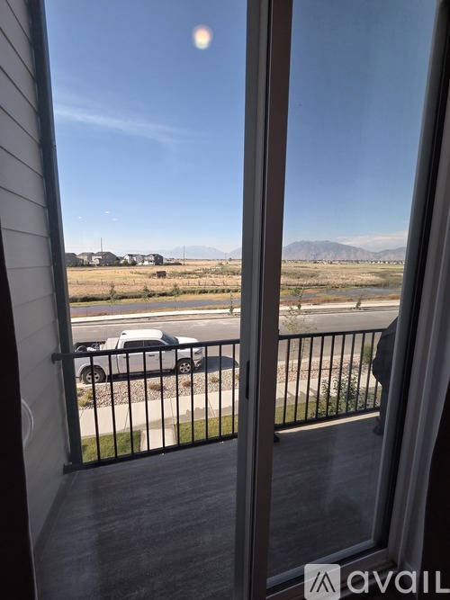 1355 E 1360 N 4 Beds Townhouse for Rent - Photo gallery 3