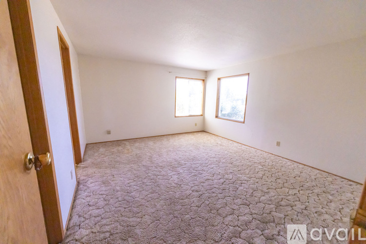 481 South Pomona Road 3 Beds Single Family Home for Rent - Photo gallery 4