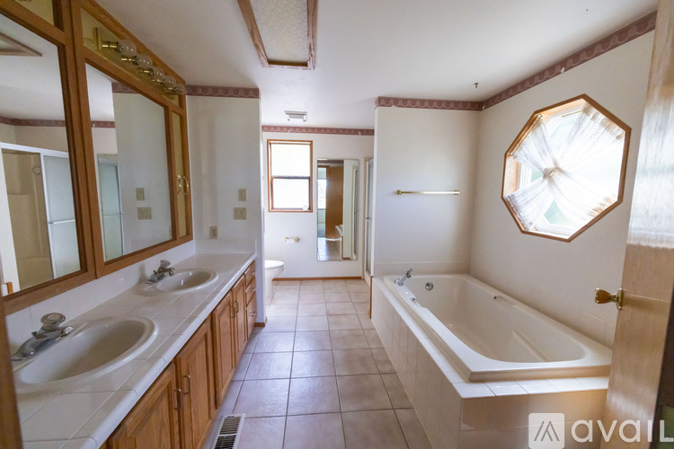 481 South Pomona Road 3 Beds Single Family Home for Rent - Photo gallery 5