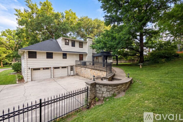 4322 NW Briarcliff Ln 4 Beds Single Family Home for Rent - Photo gallery 1
