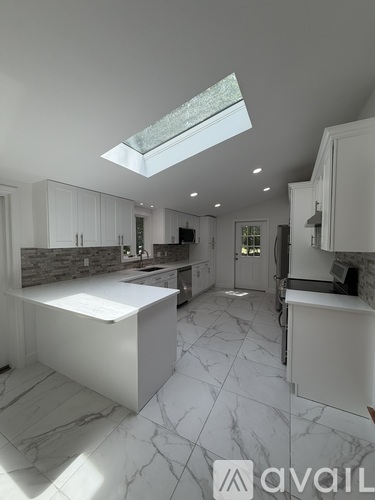 1 Clover Hill Drive 4 Beds Single Family Home for Rent - Photo gallery 1