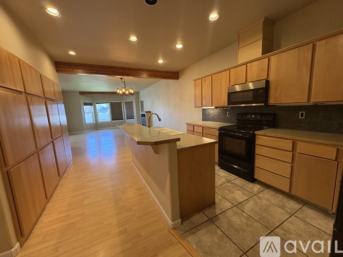 2725 SW Metolius Ave 3 Beds Townhouse for Rent - Photo gallery 5