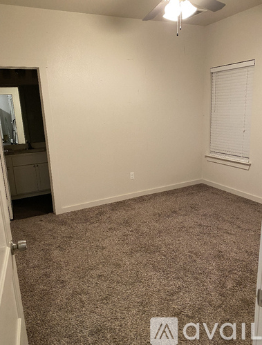 2106 East 9th Street 1 Single Family Home for Rent - Photo gallery 4