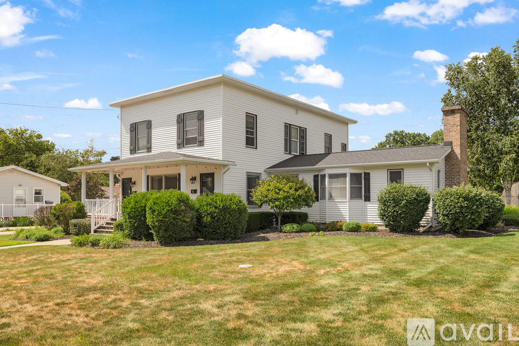 1757 4th Street Northwest #1 3 Beds Single Family Home for Rent - Photo gallery 3