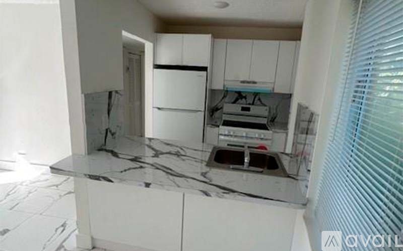 661 W 81st St 2 Beds Condo for Rent - Photo gallery 2