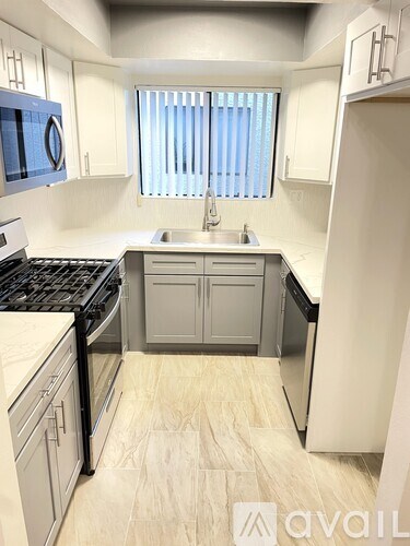 520 West Elk Avenue 2 Beds Apartment for Rent