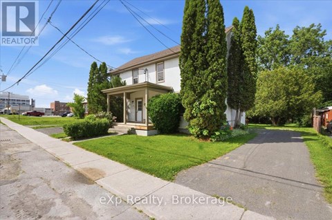 132 MACDONALD AVENUE 3 Beds Apartment for Rent