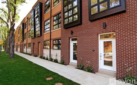 7211 N Oakley Ave 3 Beds Apartment for Rent