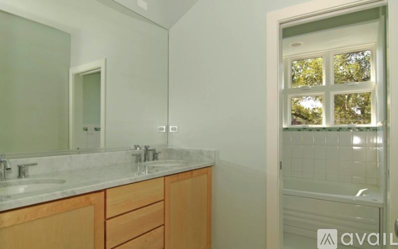 7211 N Oakley Ave 3 Beds Single Family Home for Rent - Photo gallery 3