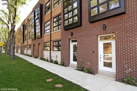 7209 N Oakley Ave 3 Beds Apartment for Rent