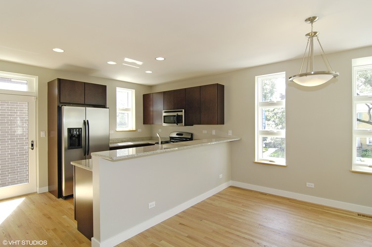 7209 N Oakley Ave 3 Beds Single Family Home for Rent - Photo gallery 4