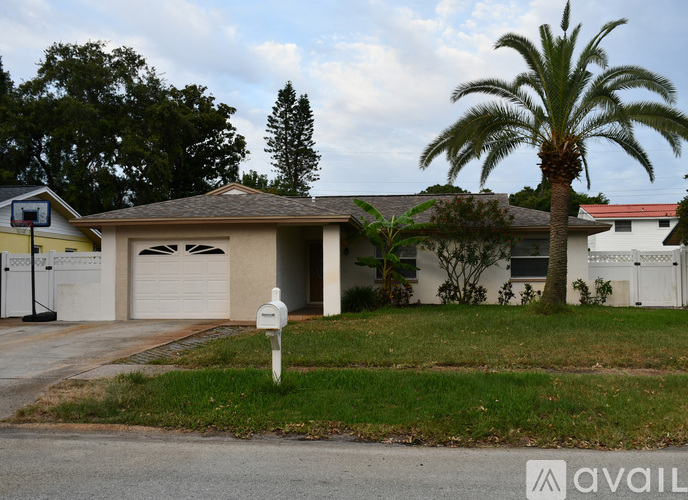 8261 129th Street North 3 Beds Single Family Home for Rent - Photo gallery 3