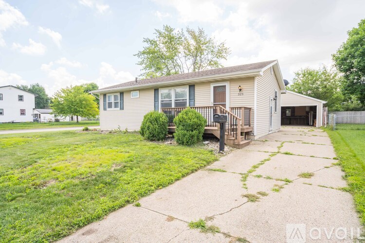 325 NE 6th St 3 Beds Single Family Home for Rent - Photo gallery 1