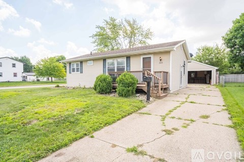 325 NE 6Th St 3 Beds Apartment for Rent