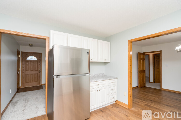 325 NE 6th St 3 Beds Single Family Home for Rent - Photo gallery 4
