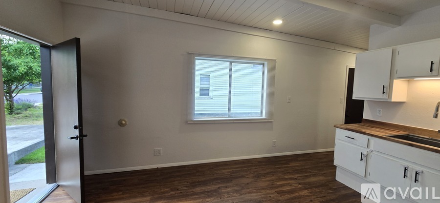 3220 Clark St 1 Apartment for Rent - Photo gallery 2