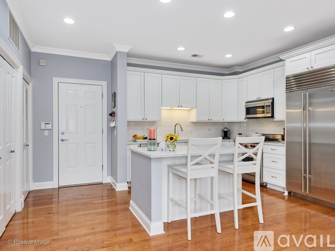 2757 N Lincoln Ave 2 Beds Apartment for Rent - Photo gallery 2