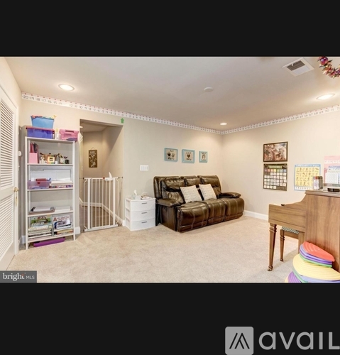 8990 Brewer Creek Place 3 Beds Townhouse for Rent - Photo gallery 4