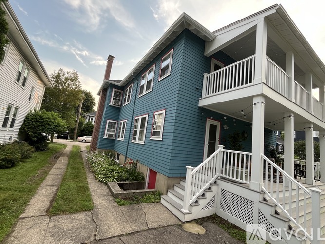 33-35 Sanborn Avenue 2 Beds Apartment for Rent - Photo gallery 4