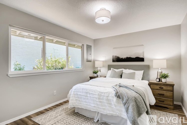 7326 N Greeley Ave 2 Beds Apartment for Rent - Photo gallery 1
