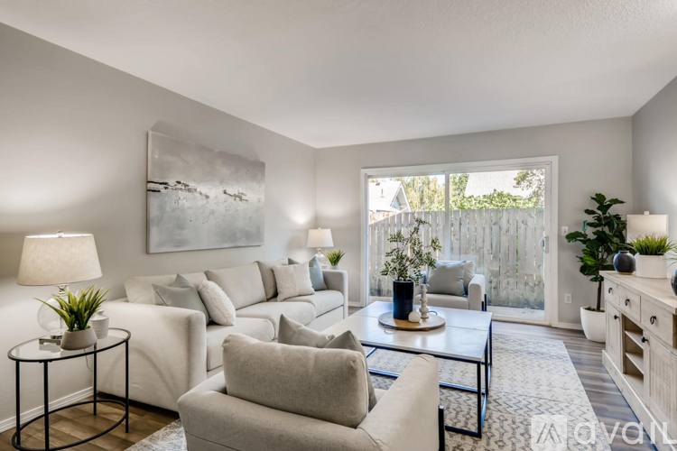 7326 N Greeley Ave 2 Beds Apartment for Rent - Photo gallery 5