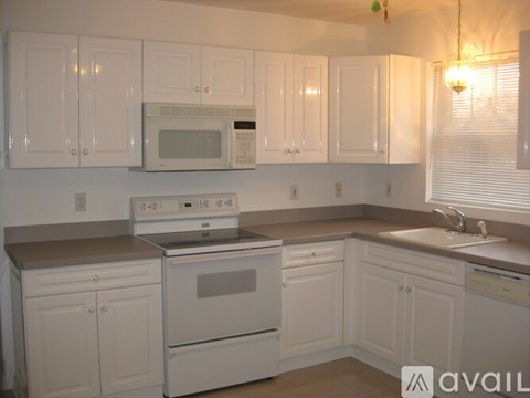 7 Donna Lane 2 Beds Apartment for Rent