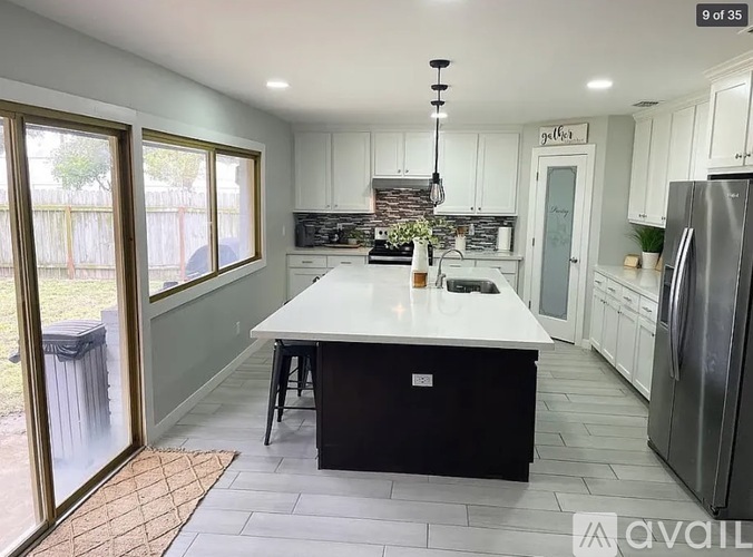 208 North Alamo Street 3 Beds Single Family Home for Rent - Photo gallery 3