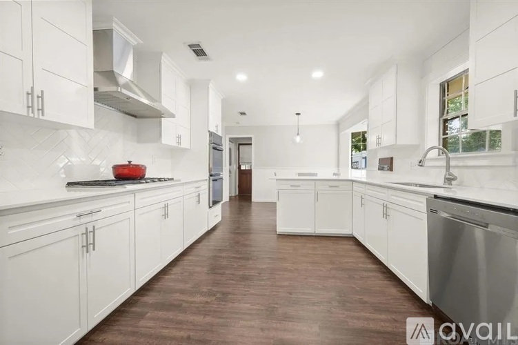 1369 Crescent Drive 4 Beds Single Family Home for Rent - Photo gallery 2