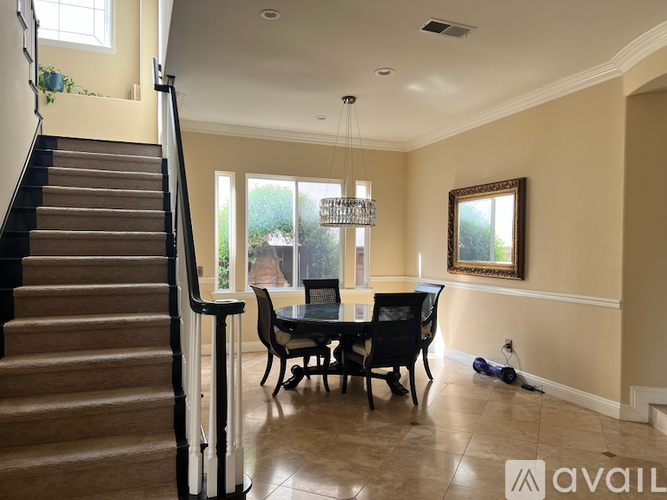 A dining room with a table and chairs is available for rent.